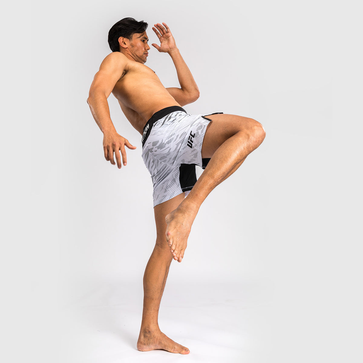 Shorts de Combat pour Hommes UFC Fusion by Venum Personnalisé Authentic Fight Night - Coupe Courte - Blanc - product-type_Shorts de MMA