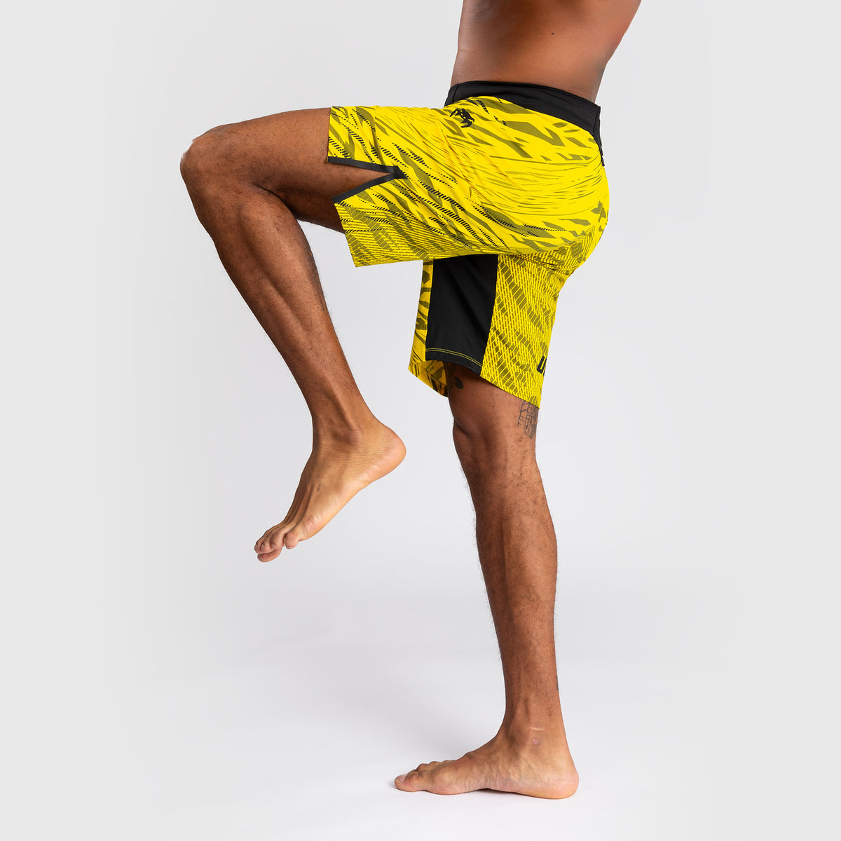 Shorts de Combat pour Hommes UFC Fusion by Venum Authentic Fight Night - Coupe Longue - Jaune - product-type_Shorts de MMA