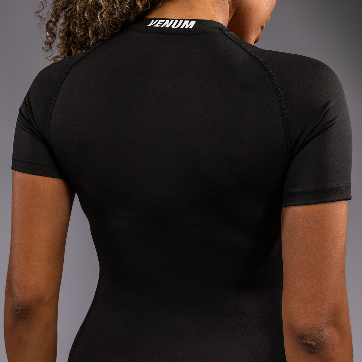 Rashguard à manches courtes pour Femmes Venum Aero XT - Noir - product-type_T-Shirts de Compression