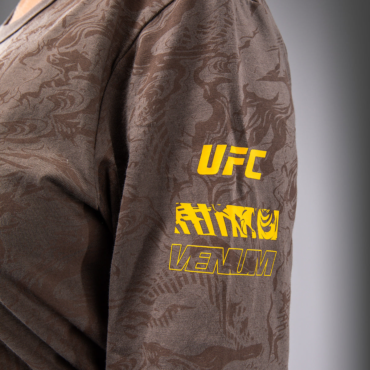 T-shirt en Coton à Manches Longues pour Femmes UFC Fusion by Venum Fight Week - Marron Terrestre - product-type_T-Shirts