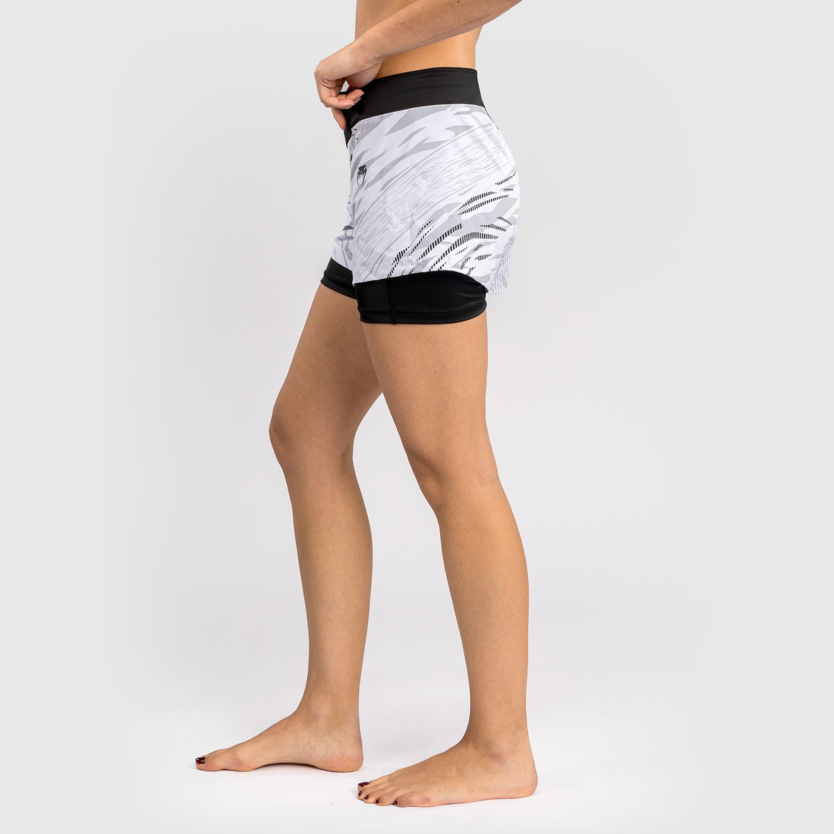 Shorts de Combat pour Femmes UFC Fusion by Venum Personnalisé Authentic Fight Night - Blanc - product-type_Shorts de MMA