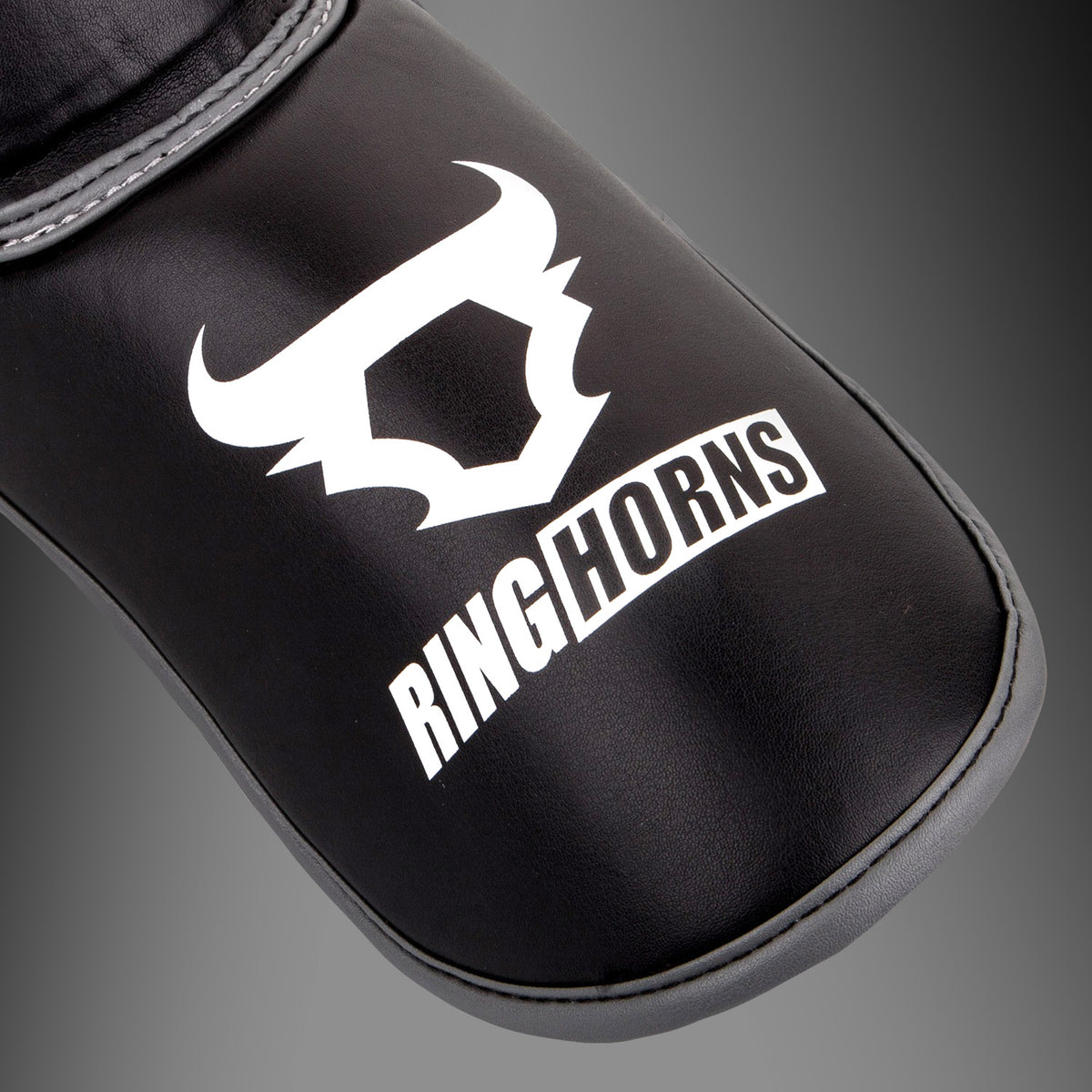 Protège-tibias et pieds Ringhorns Charger by Venum - Noir - product-type_Protège-tibias