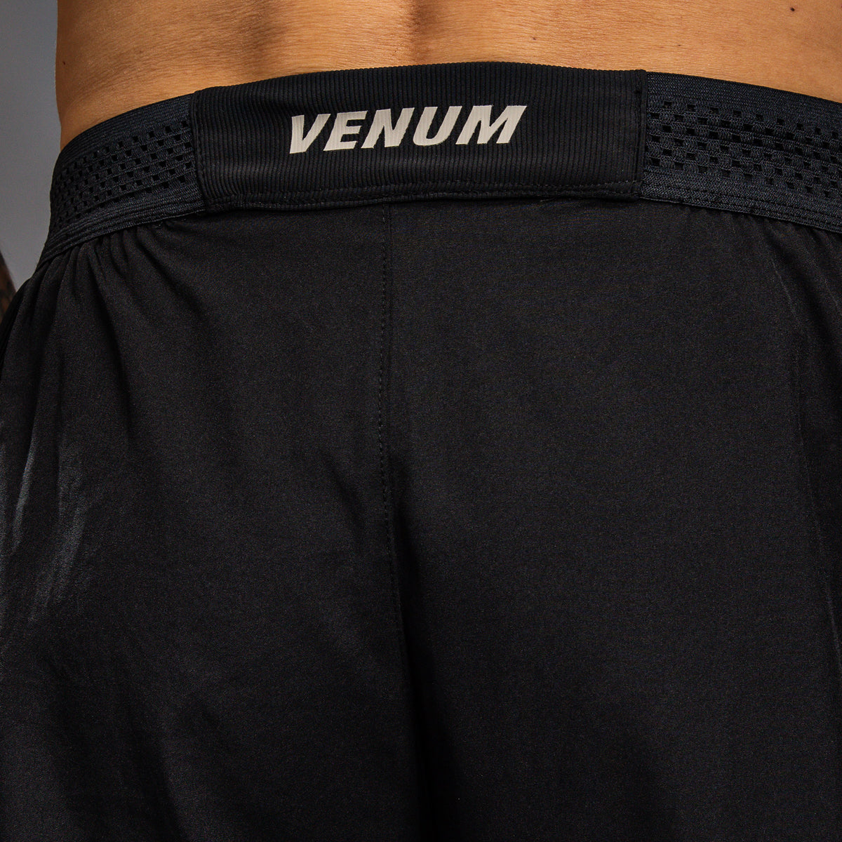 Short d'entraînement Venum G-Fit Air pour Hommes - Noir Intense/Sable Désert - product-type_Shorts de training