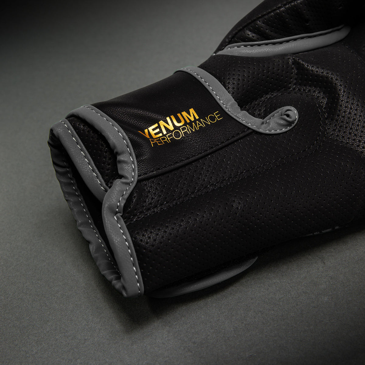 Gants de Boxe Venum Matupa - Noir/Gris/Or - product-type_Gants de boxe