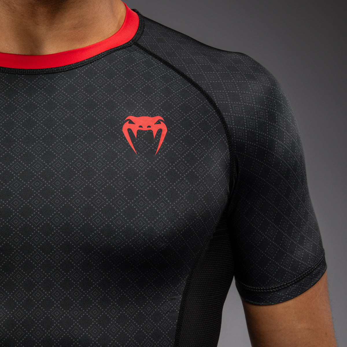 Rashguard à Manches Courtes Venum x Roger Gracie Signature - Noir/Rouge - product-type_T-Shirts de Compression