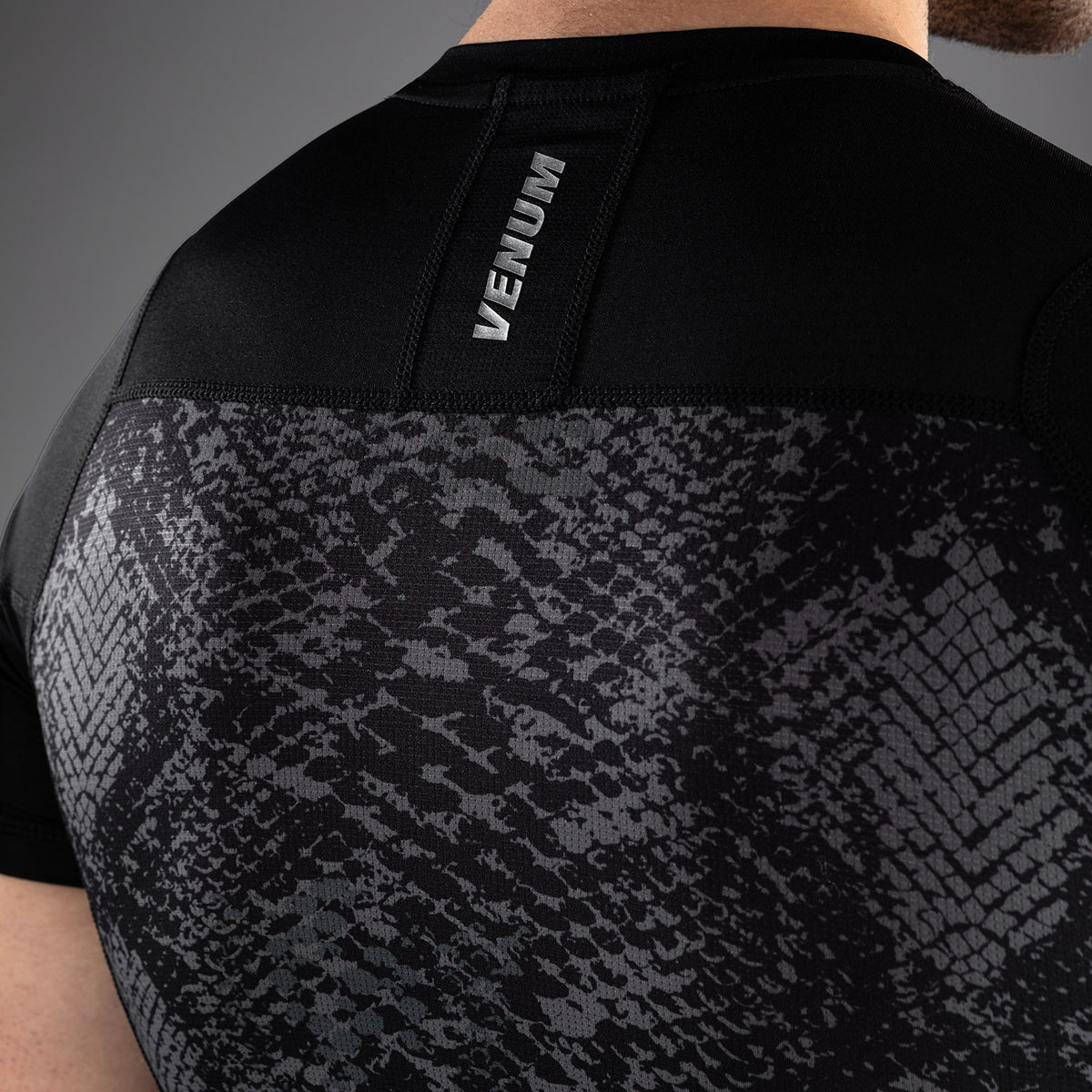 Rashguard à Manches Courtes Venum G-Fit Scales – Noir/Gris Charbon - product-type_T-Shirts de Compression