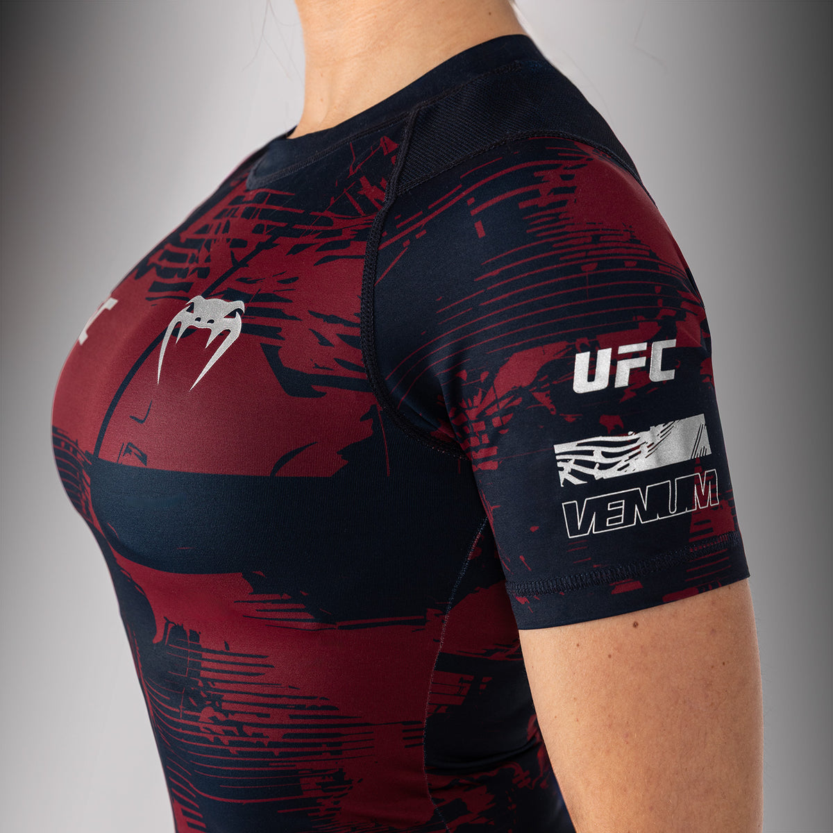 Rashguard manches courtes Performance Femme UFC Zenith by Venum Authentic Fight Week - Bleu marine/Bordeaux/Argent - product-type_T-Shirts de Compression