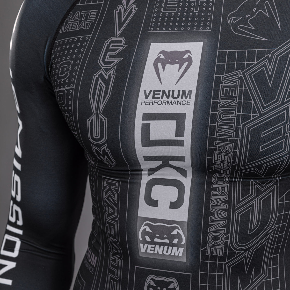 Rashguard à Manches Longues Karate Combat by Venum – Noir/Gris - product-type_T-Shirts de Compression