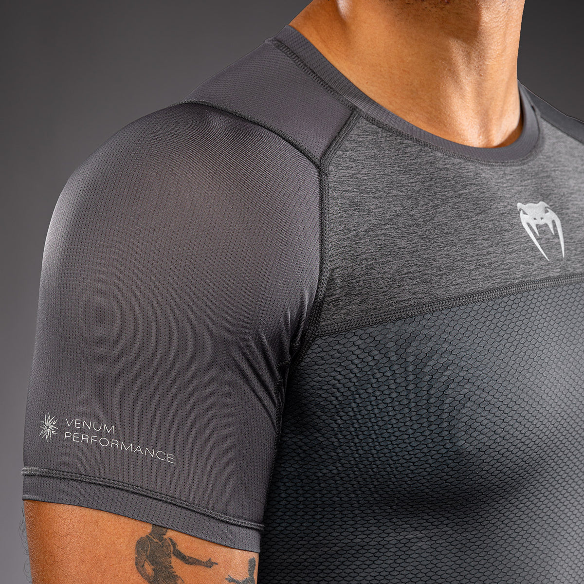 Rashguard manches courtes Venum G-Fit Scale - Gris - product-type_T-Shirts de Compression