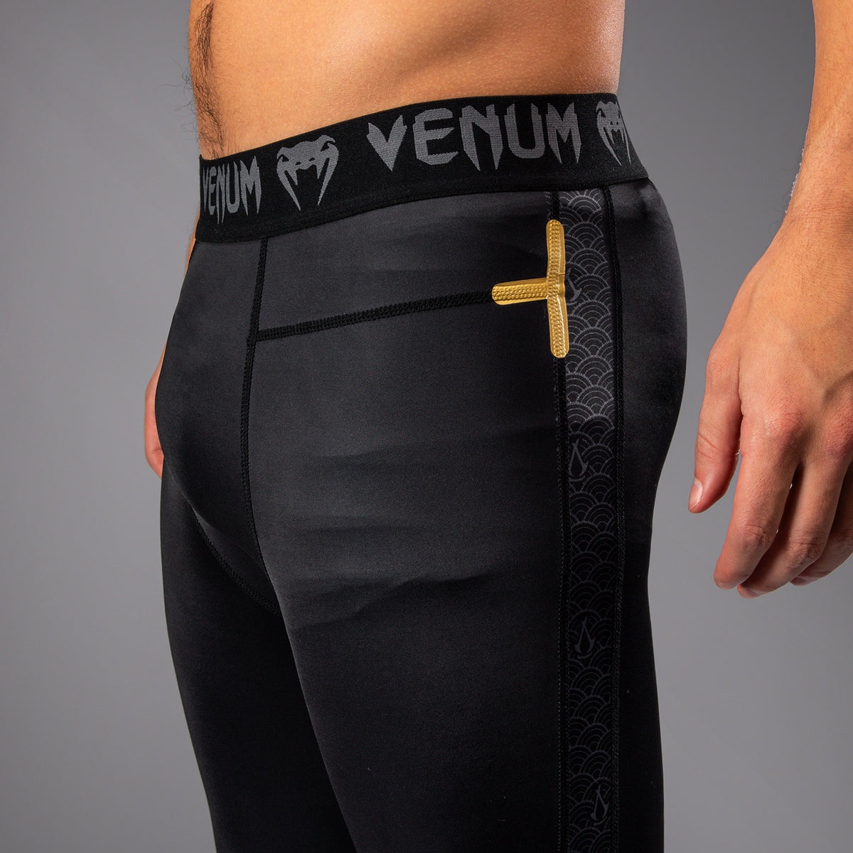 Spats Venum x Assassin's Creed Shadows - Noir/Or - product-type_Pantalons de Compression