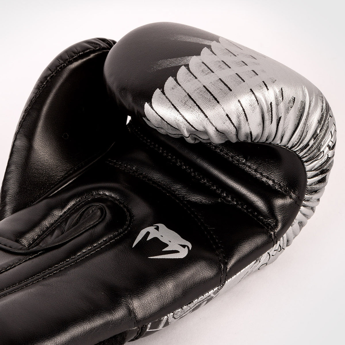 Gants de Boxe Venum YKZ21 - Pour Enfant - Noir/Blanc - product-type_Gants de boxe