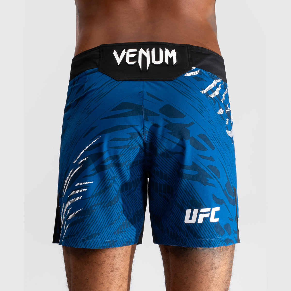 Shorts de Combat pour Hommes UFC Fusion by Venum Personnalisé Authentic Fight Night - Coupe Courte - Bleu - product-type_Shorts de MMA