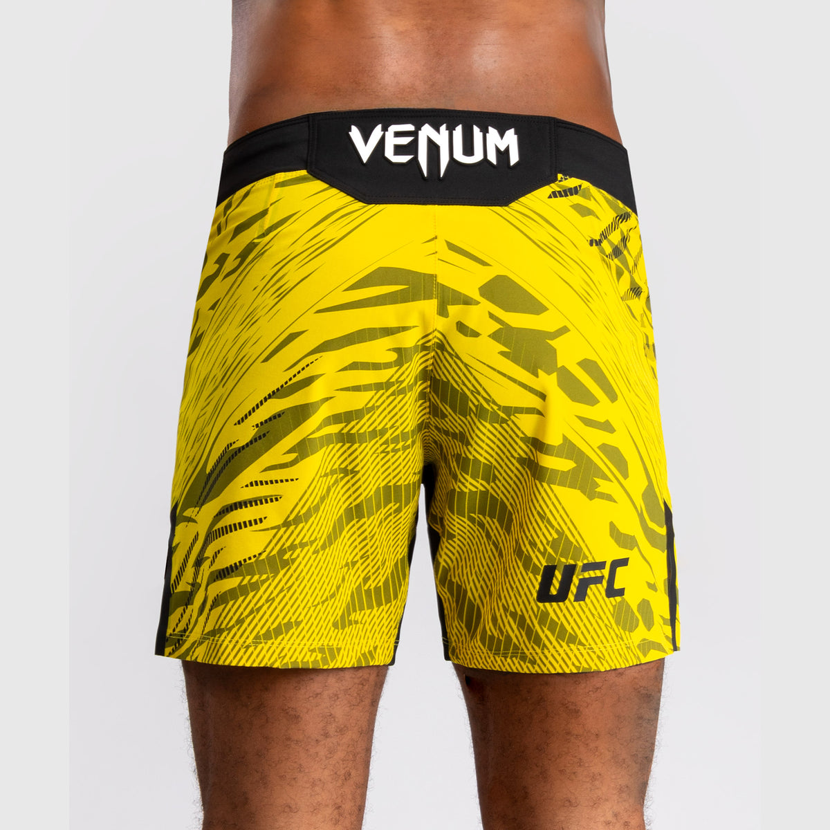 Shorts de Combat pour Hommes UFC Fusion by Venum Personnalisé Authentic Fight Night - Coupe Courte - Jaune - product-type_Shorts de MMA