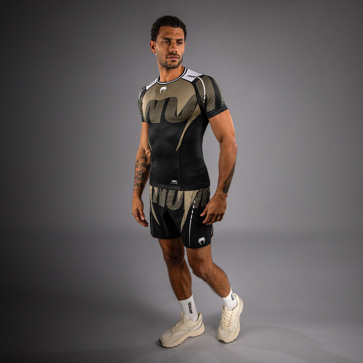 Rashguard Manches Courtes Venum Adrenaline – Noir/Sable - product-type_T-Shirts de Compression