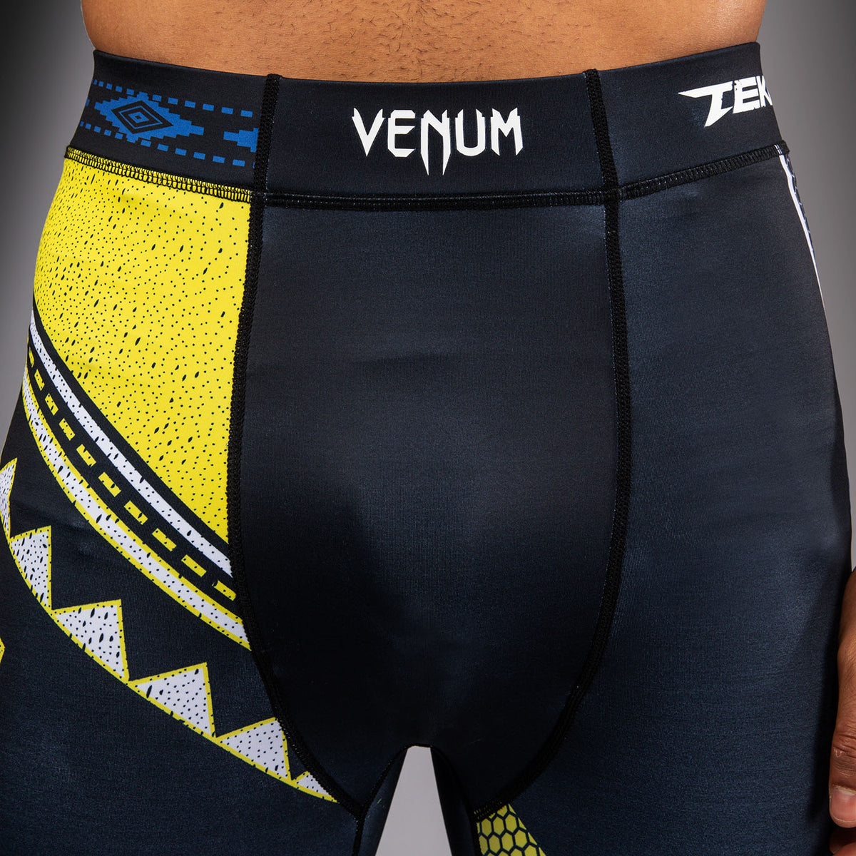 Pantalon de Compression King Venum x TEKKEN 8 - Noir/Jaune - product-type_Pantalons de Compression