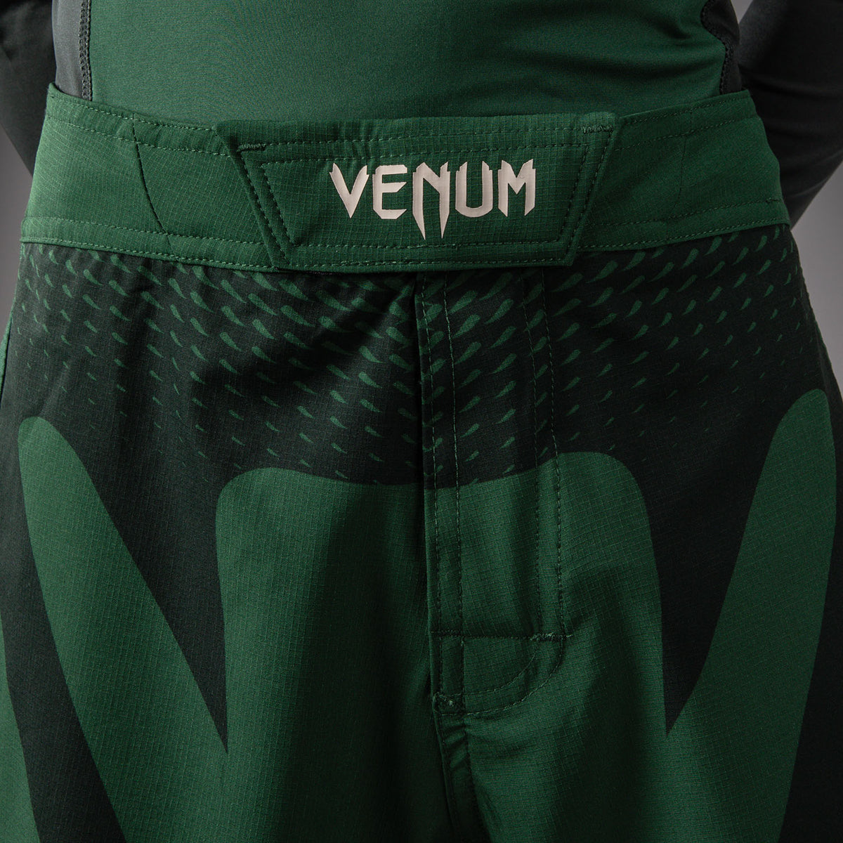 Short de Combat Enfant Venum Attack - Vert Forêt/ Blanc Cassé - product-type_Shorts de MMA