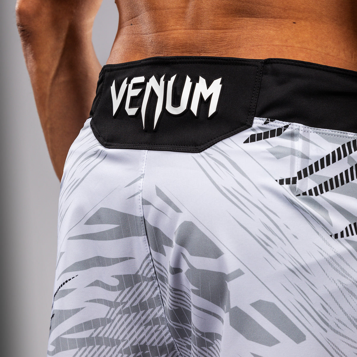 Shorts de Combat pour Hommes UFC Fusion by Venum Authentic Fight Night - Coupe Courte - Blanc - product-type_Shorts de MMA