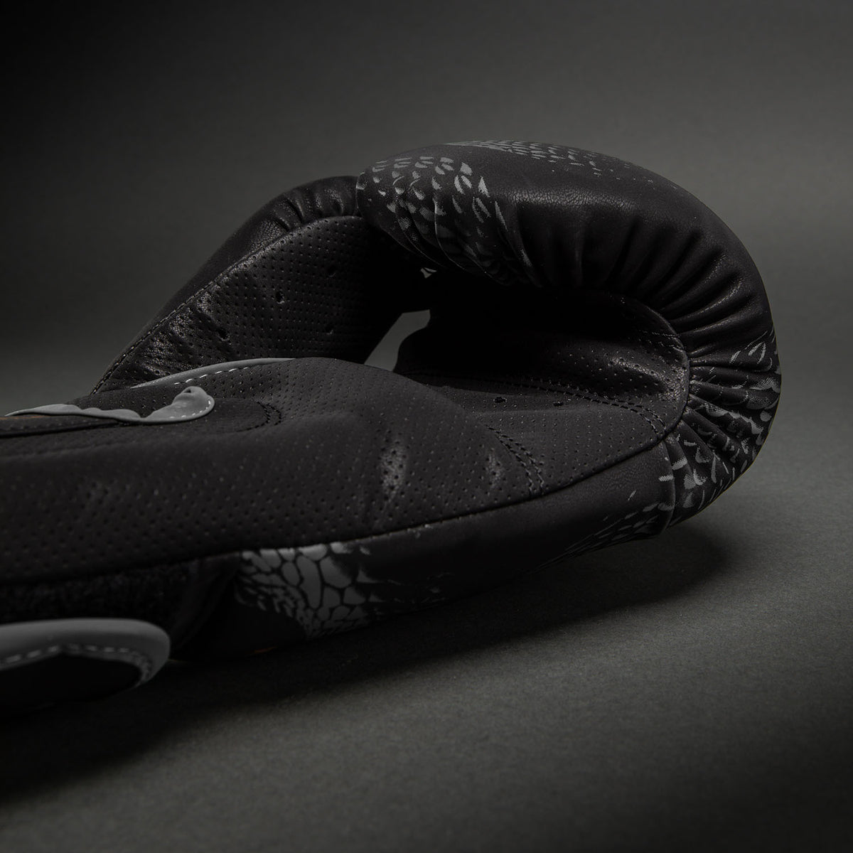 Gants de Boxe Venum Matupa - Noir/Gris/Or - product-type_Gants de boxe