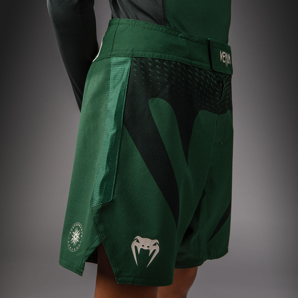 Short de Combat Enfant Venum Attack - Vert Forêt/ Blanc Cassé - product-type_Shorts de MMA