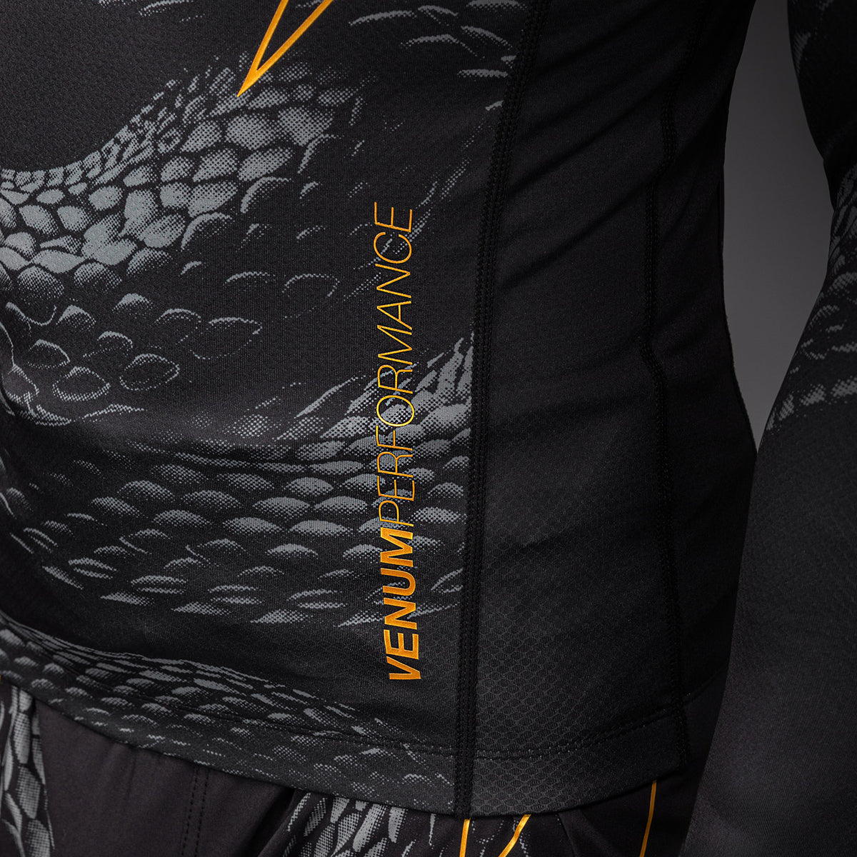 Rashguard à Manches Longues Venum Matupa - Noir/Gris/Or - product-type_T-Shirts de Compression