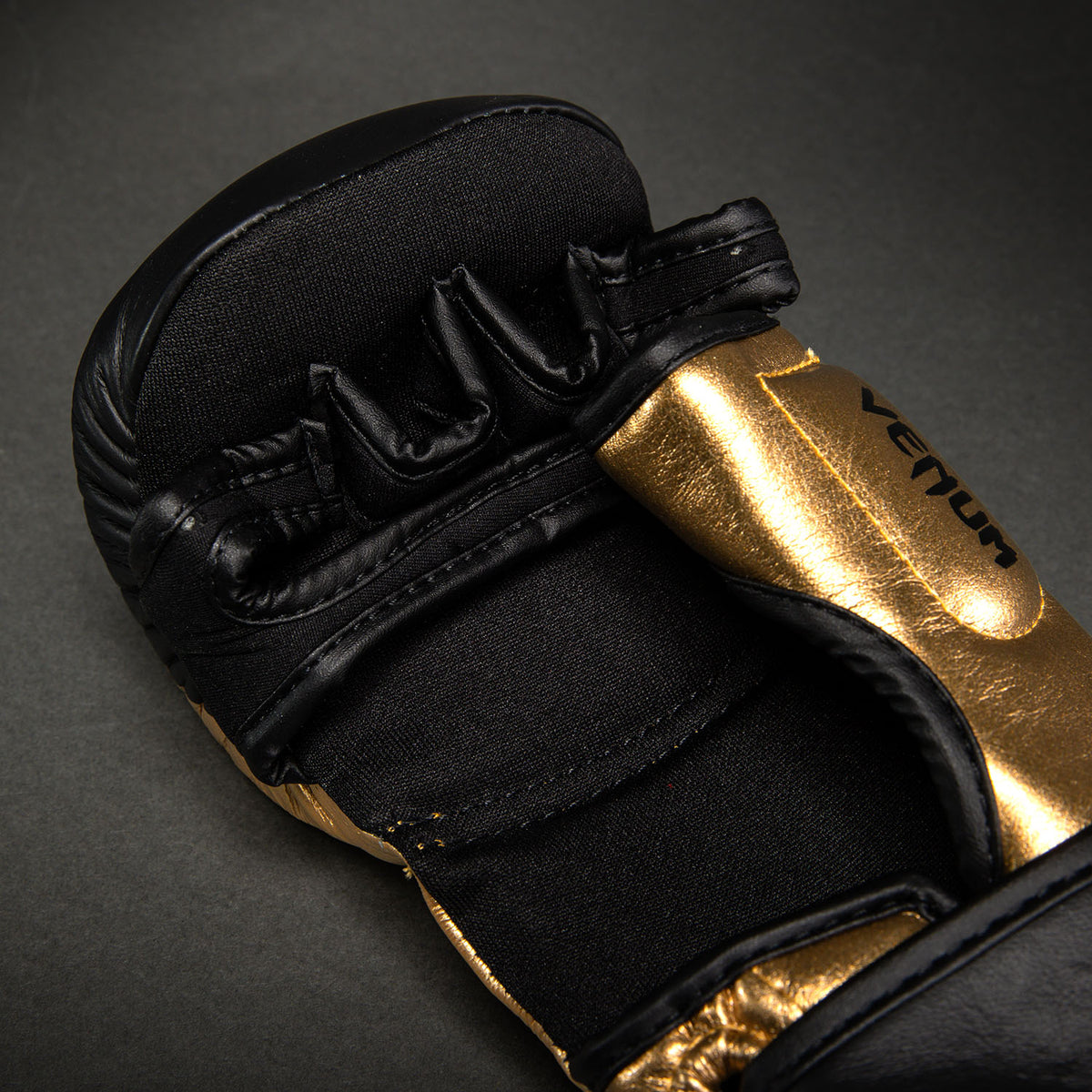 Gants de Sparring en Cuir Venum Attack 2.0 – Or/Noir - product-type_Gants de Sparring