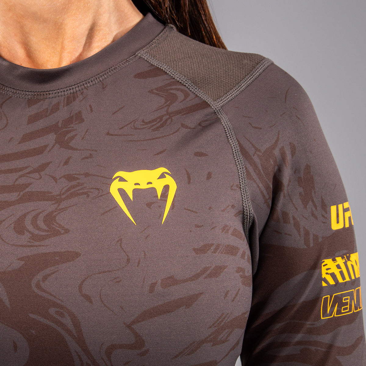 Rashguard Performance à Manches Longues pour Femmes UFC Fusion by Venum Fight Week - Marron Terrestre - product-type_T-Shirts de Compression