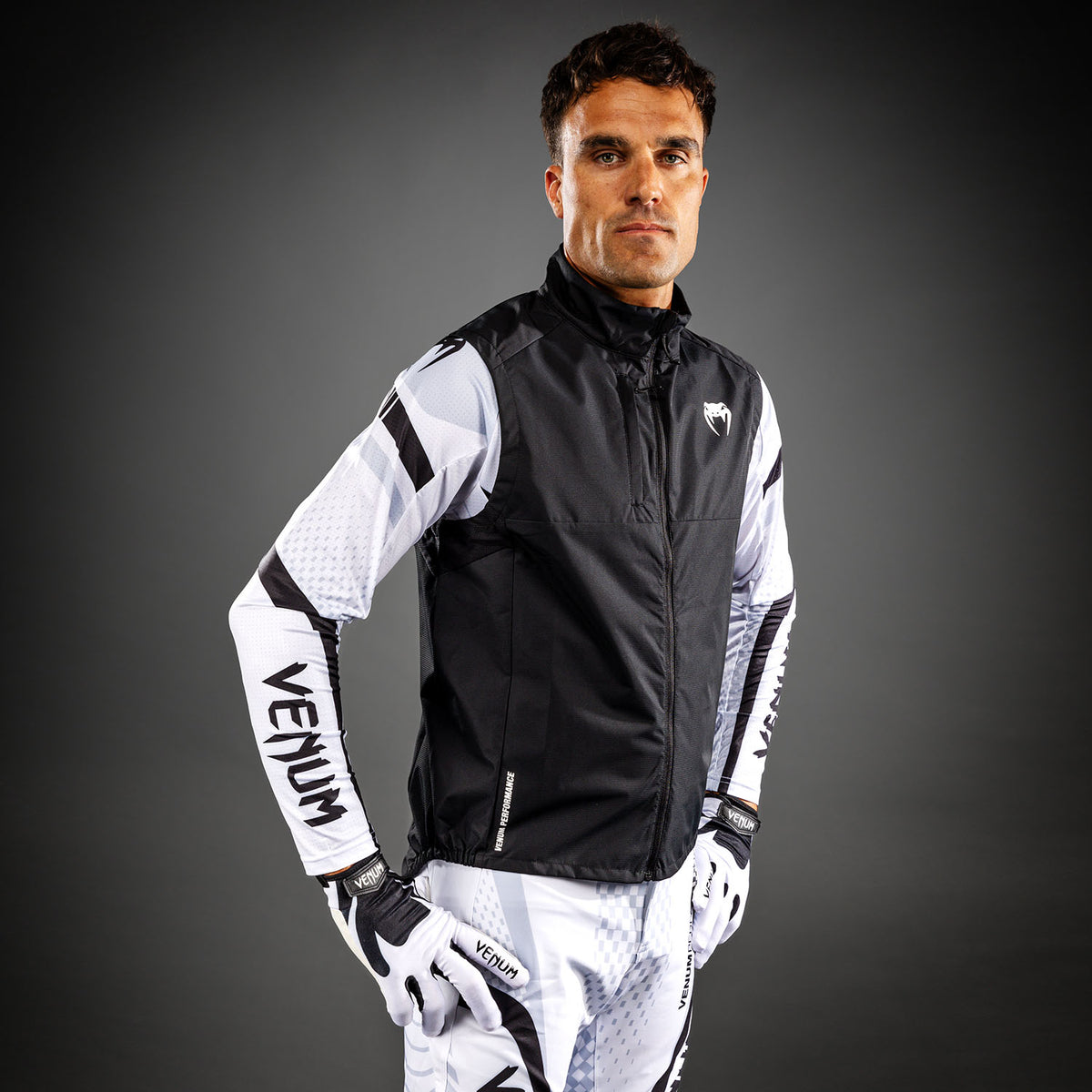 Coupe-vent sans manches Venum MX Basics - Noir/Blanc - product-type_Vestes