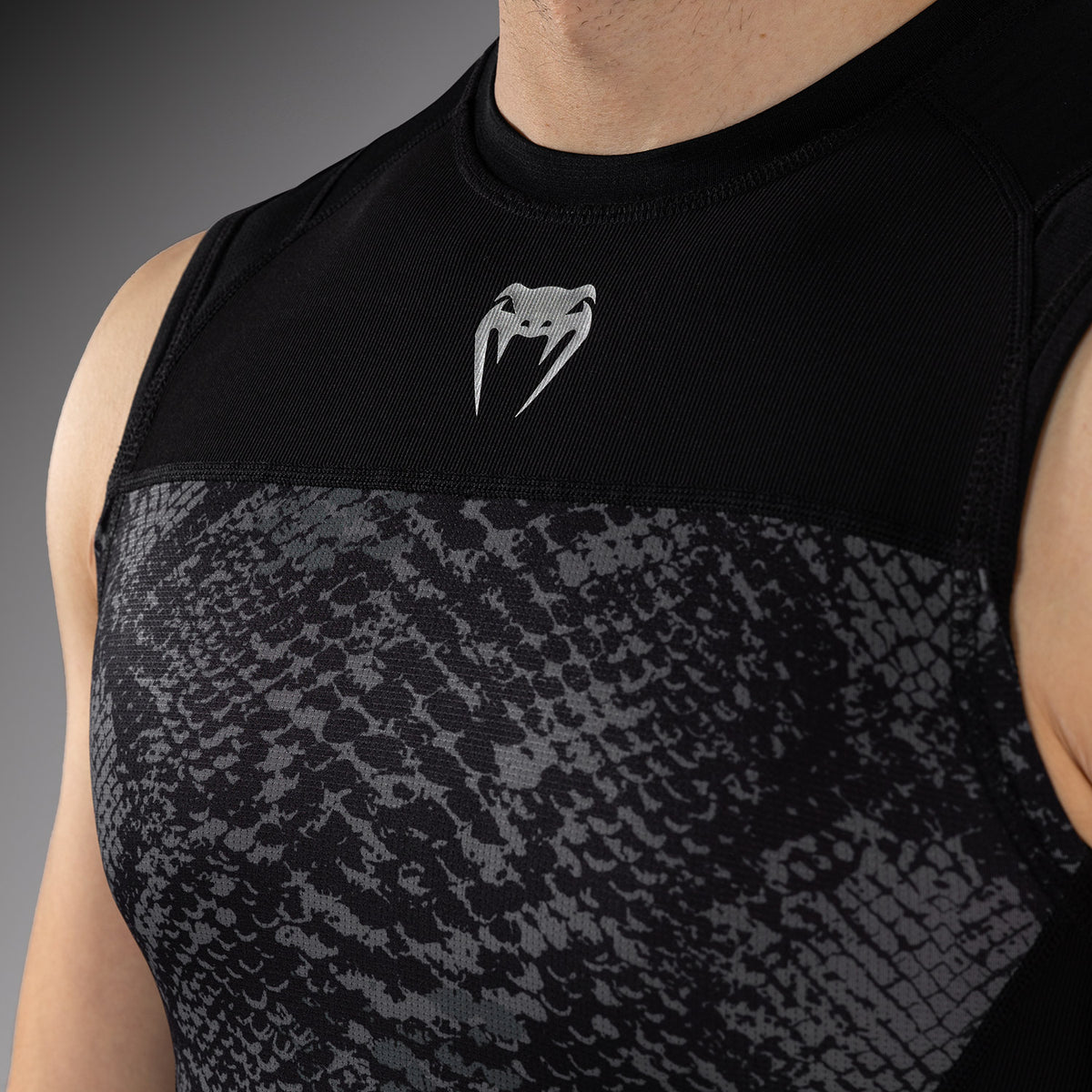 Rashguard Sans Manches Venum G-Fit Scales – Noir/Gris Charbon - product-type_T-Shirts de Compression