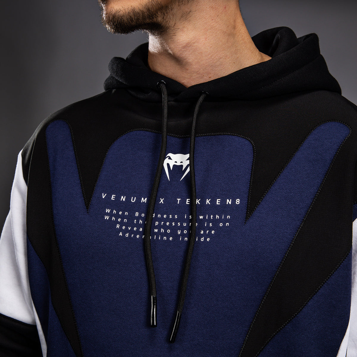 Sweatshirt à capuche Venum x TEKKEN 8 - Jin Kazama - Bleu/Noir/Blanc - product-type_Sweatshirts