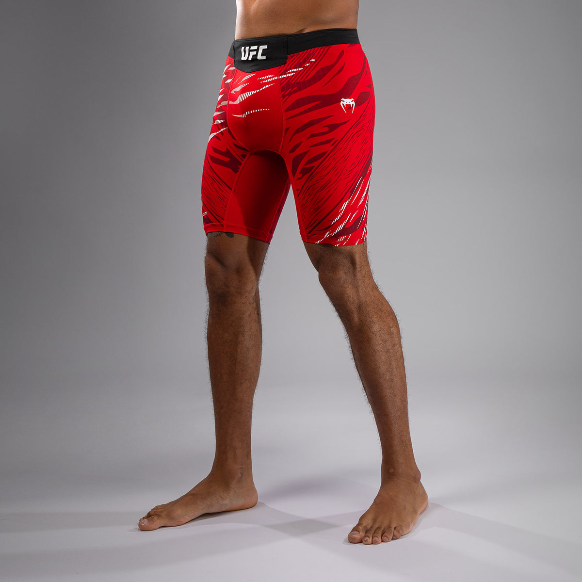 Shorts Vale Tudo pour Hommes UFC Fusion by Venum Personnalisé Authentic Fight Night - Rouge - product-type_Shorts de MMA
