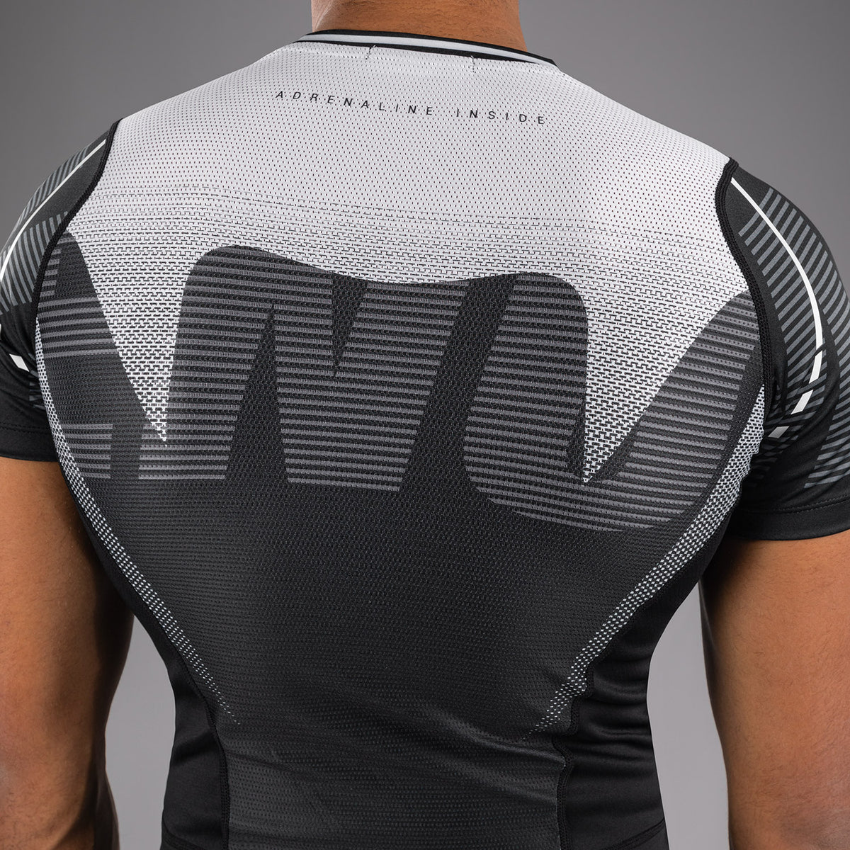Rashguard Manches Courtes Venum Adrenaline – Noir/Gris Argenté - product-type_T-Shirts de Compression