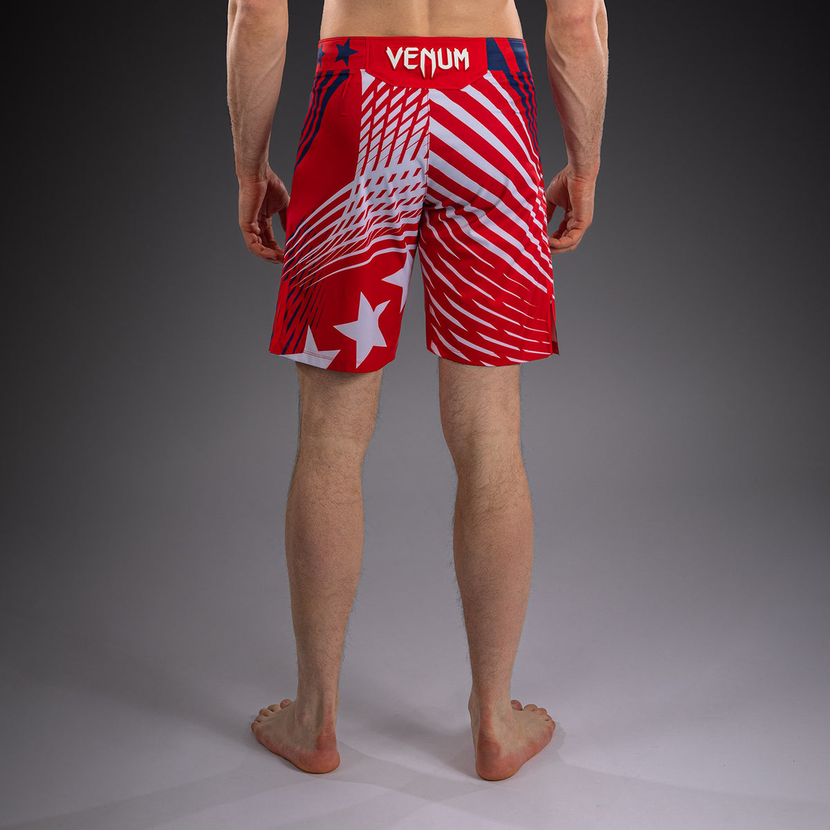 UFC Freedom 250 by Venum Authentic Fight Night Short de combat Personnalisé coupe longue pour homme - Rouge - product-type_Shorts de MMA