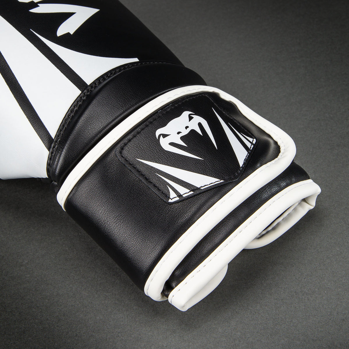 Gants de Boxe Venum Challenger 2.5 – Noir/Blanc - product-type_Gants de boxe
