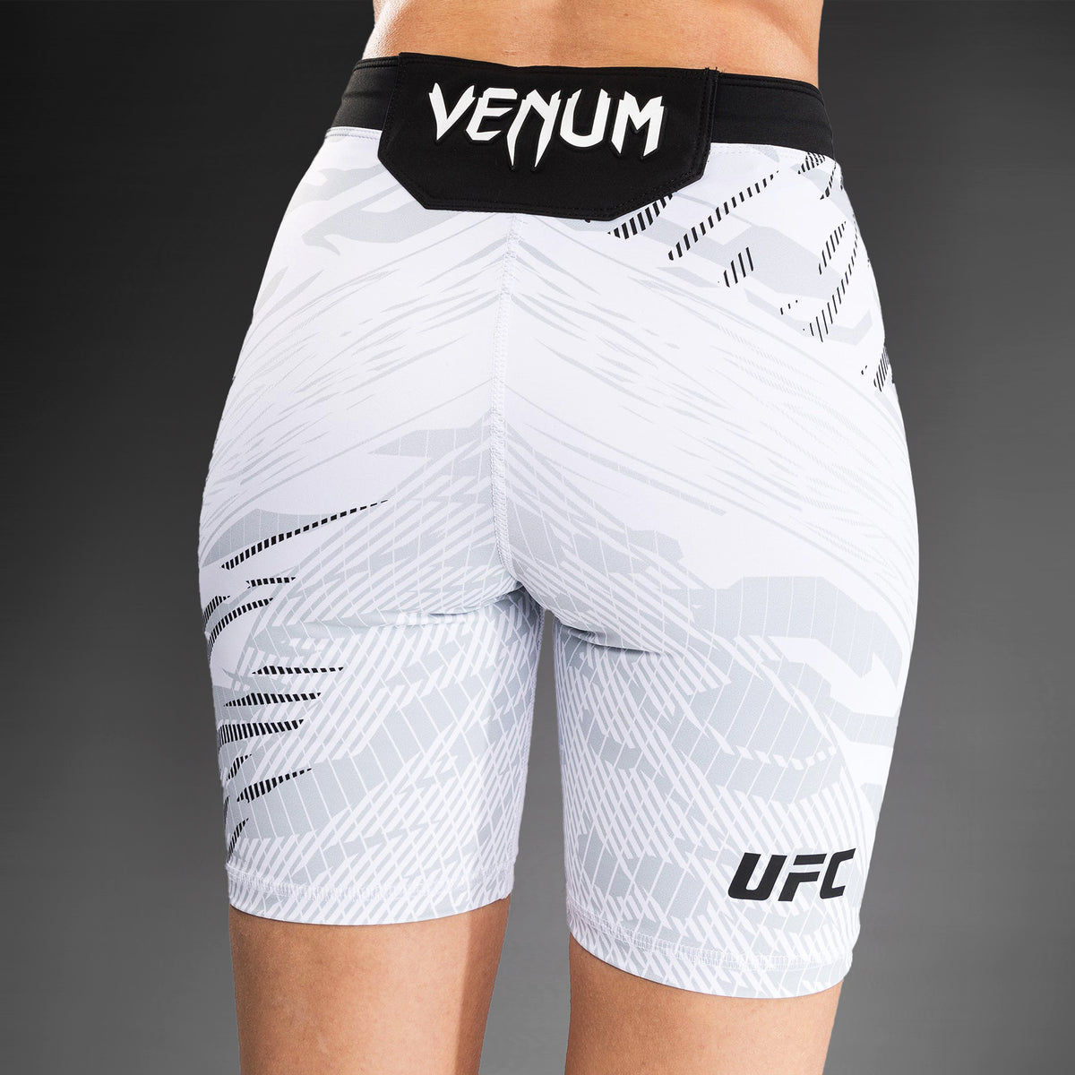 Short de compression pour Femmes UFC Fusion by Venum Authentic Fight Night - Coupe Longue - Blanc - product-type_Shorts de compression