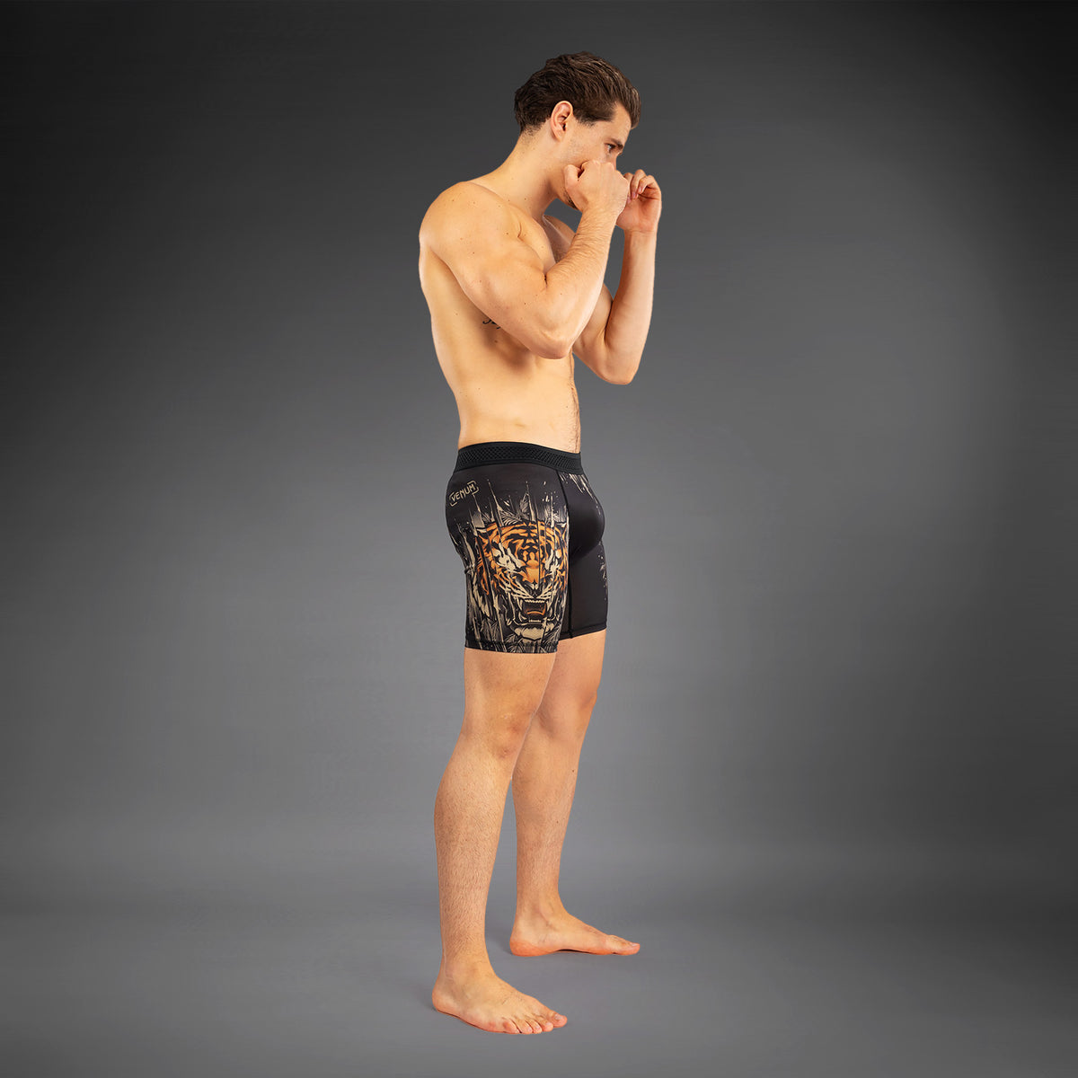 Short de compression Venum Tiger pour Hommes - Noir/Orange Néon - product-type_Shorts de compression