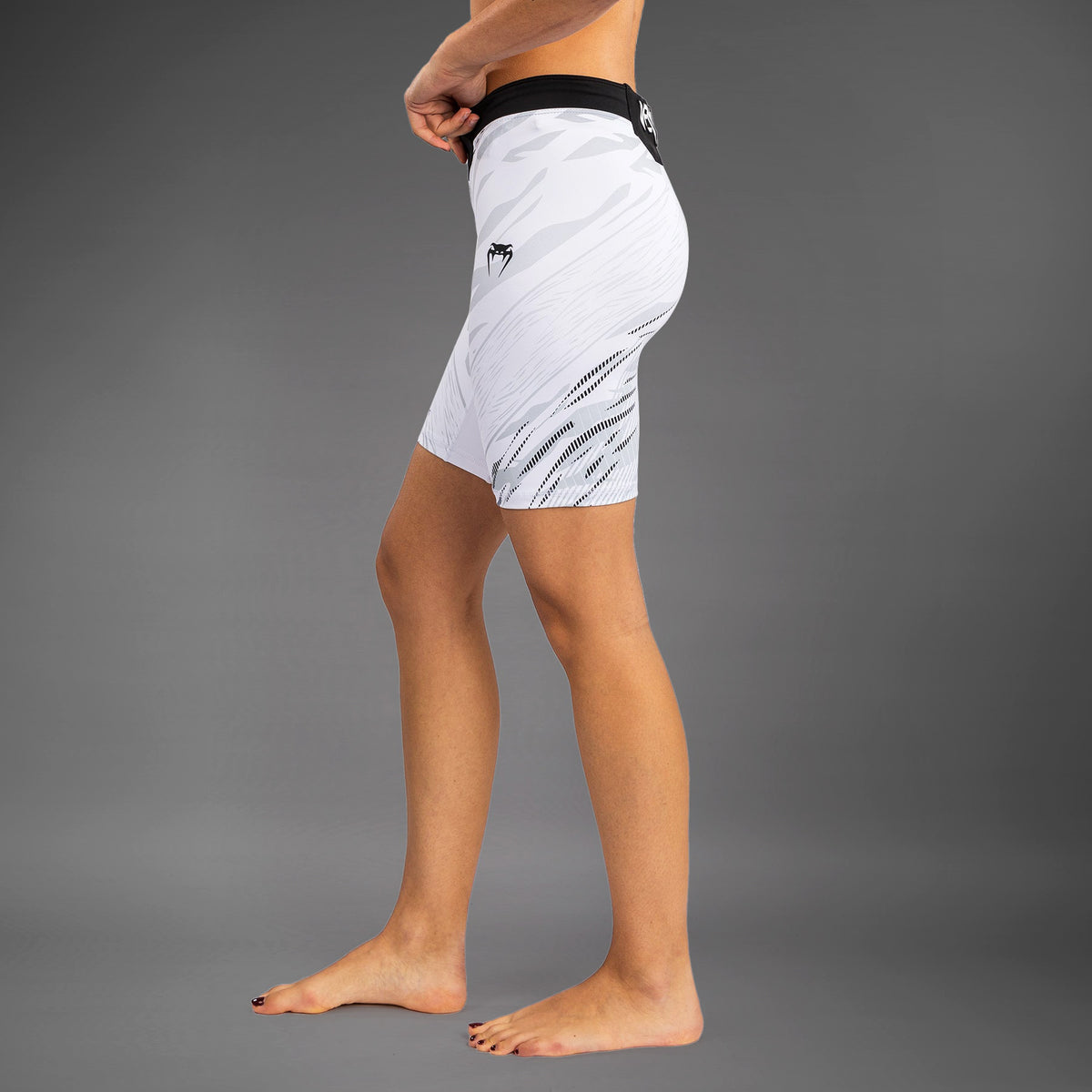 Short de compression pour Femmes UFC Fusion by Venum Authentic Fight Night - Coupe Longue - Blanc - product-type_Shorts de compression