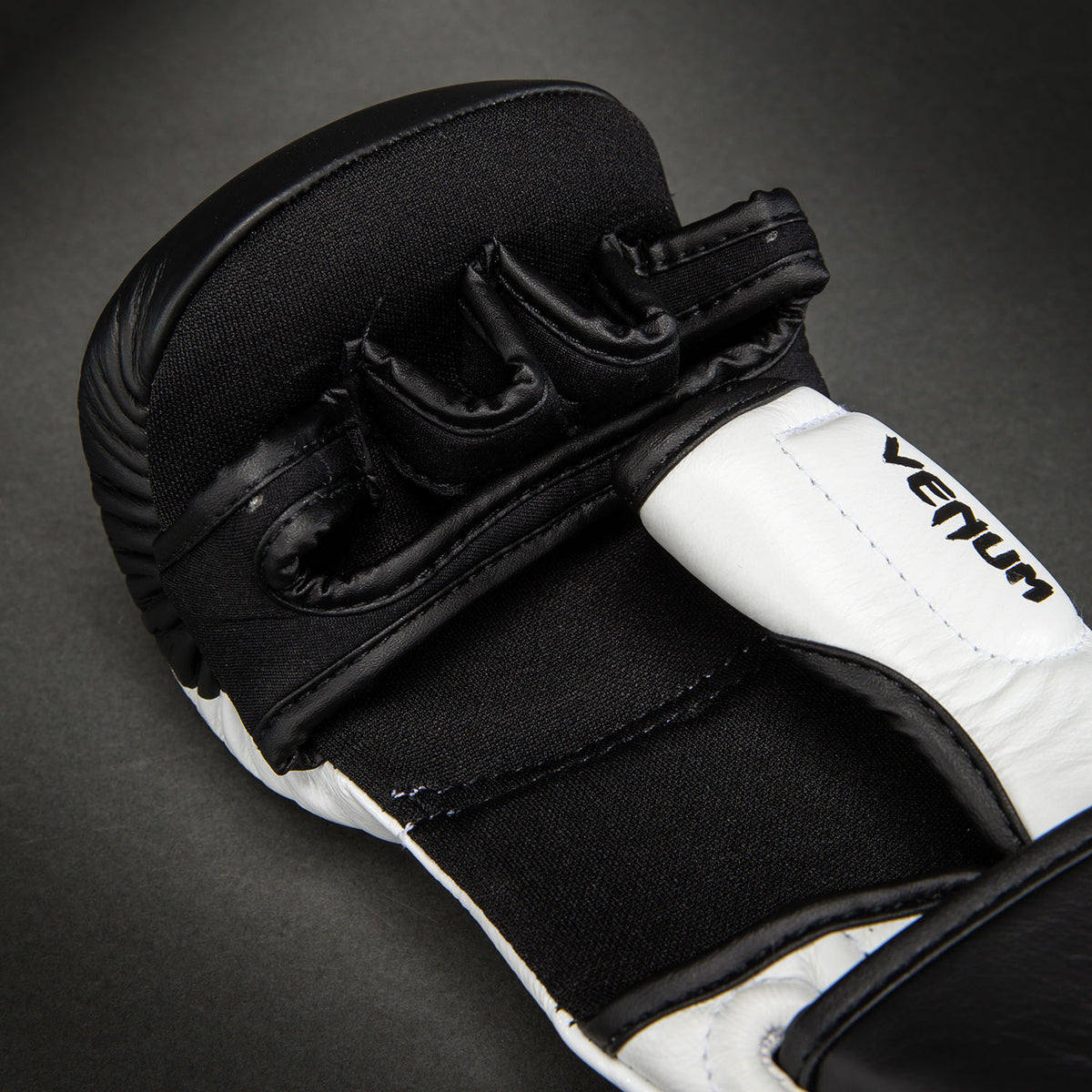 Gants de Sparring en Cuir Venum Attack 2.0 – Noir/Blanc - product-type_Gants de Sparring