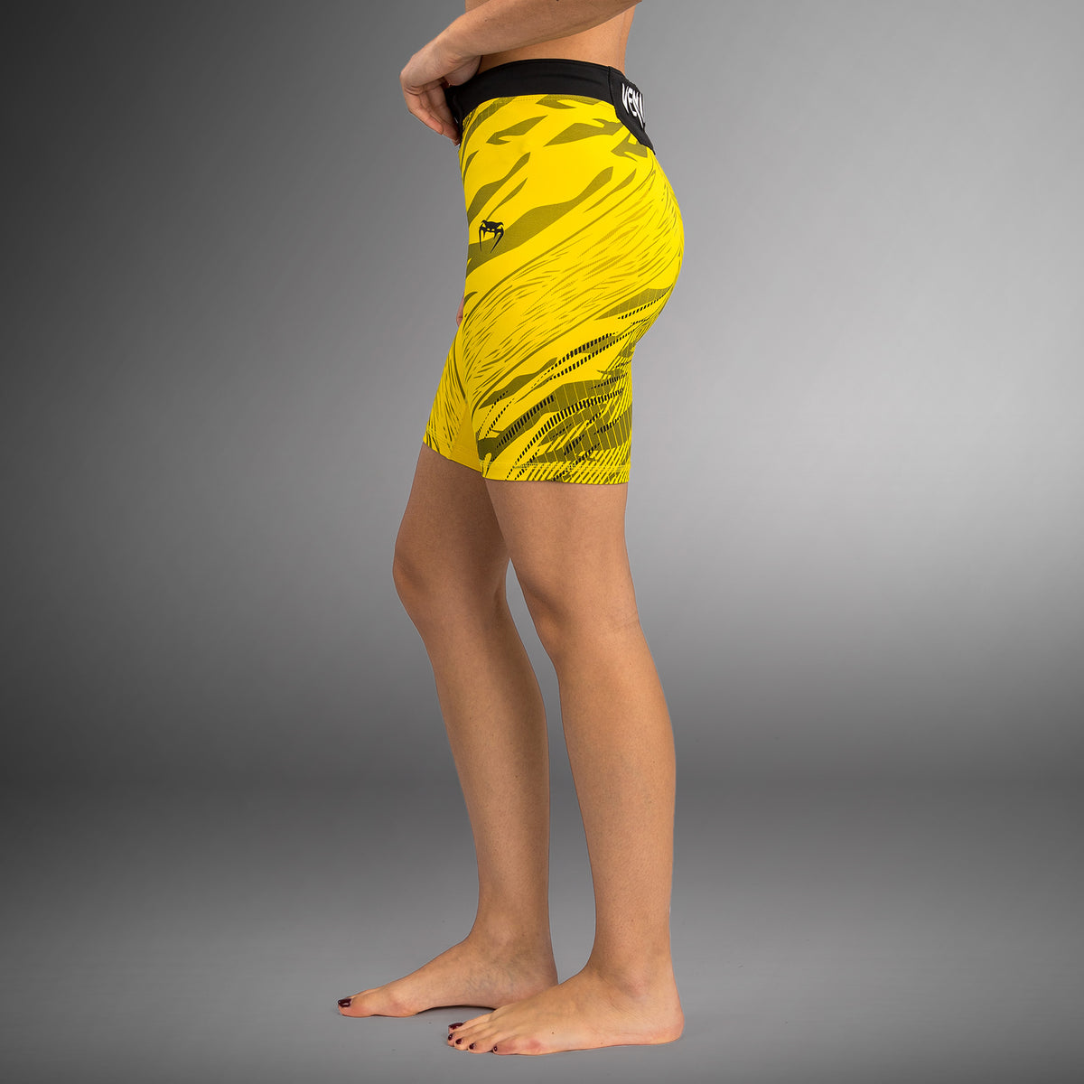 Short de compression pour Femmes UFC Fusion by Venum Authentic Fight Night - Coupe Longue - Jaune - product-type_Shorts de compression