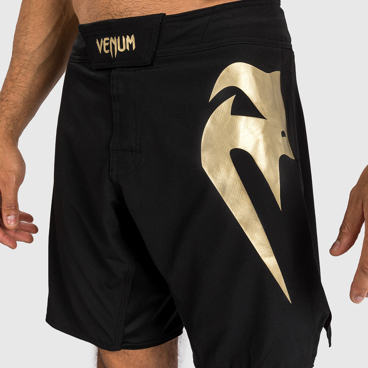 Short de combat Venum Light 5.0 - Noir/Or - product-type_Shorts de MMA