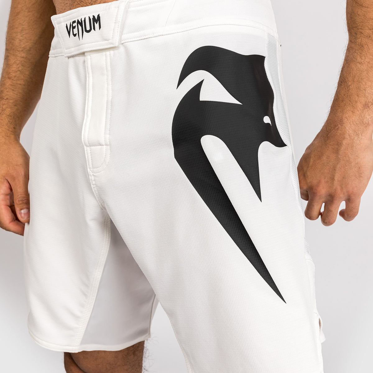 Shorts de combat Venum Light 5.0 - Blanc/Noir - product-type_Shorts de MMA