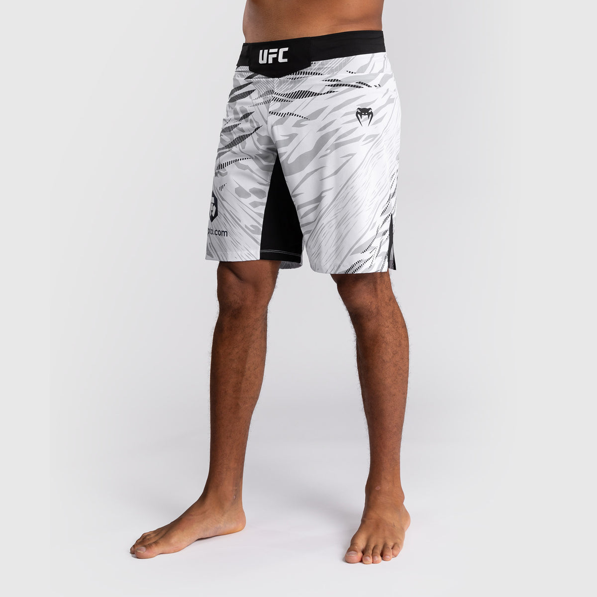 Shorts de Combat pour Hommes UFC Fusion by Venum Personnalisé Authentic Fight Night - Coupe Longue - Blanc - product-type_Shorts de MMA