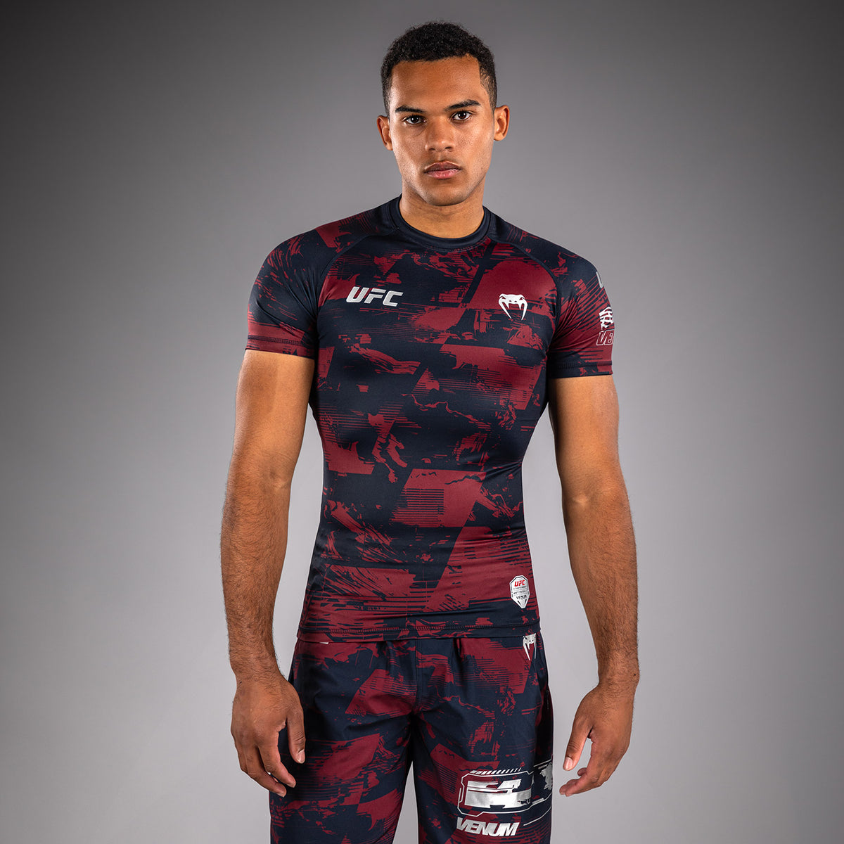 Rashguard manches courtes Performance Homme UFC Zenith by Venum Authentic Fight Week - Bleu marine/Bordeaux/Argent - product-type_T-Shirts de Compression