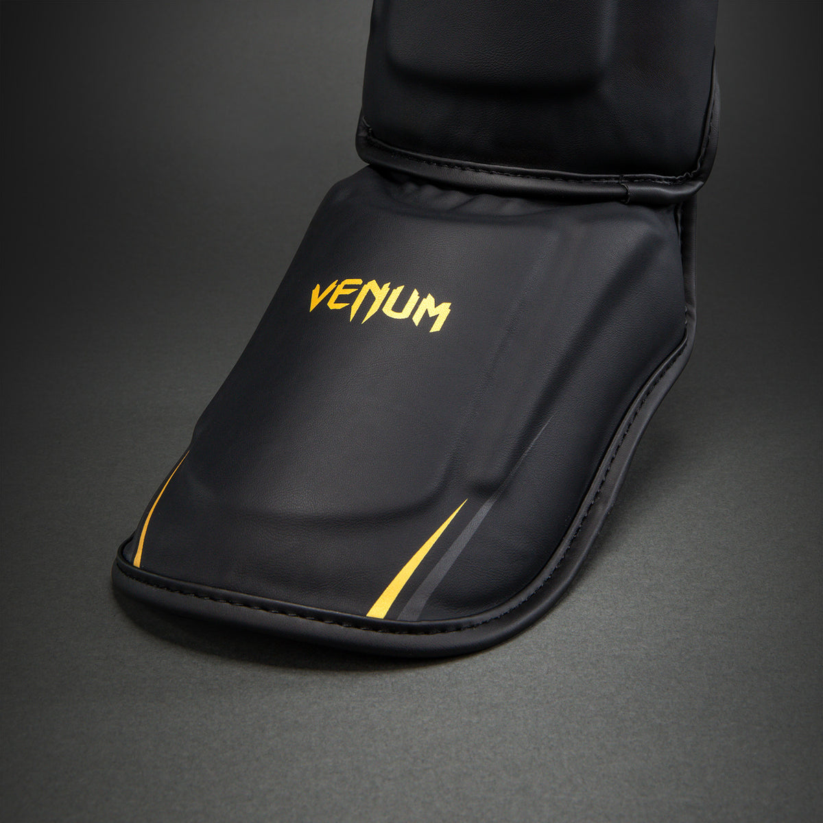 Protège-tibias Venum G-Core - Noir/Or - product-type_Protège-tibias