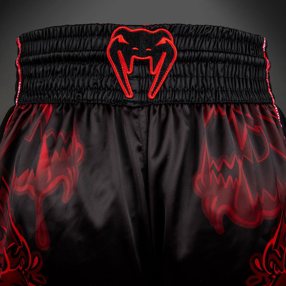 Short de Muay Thaï Venum Wolf Atak – Noir/Rouge - product-type_Shorts de Muay Thai