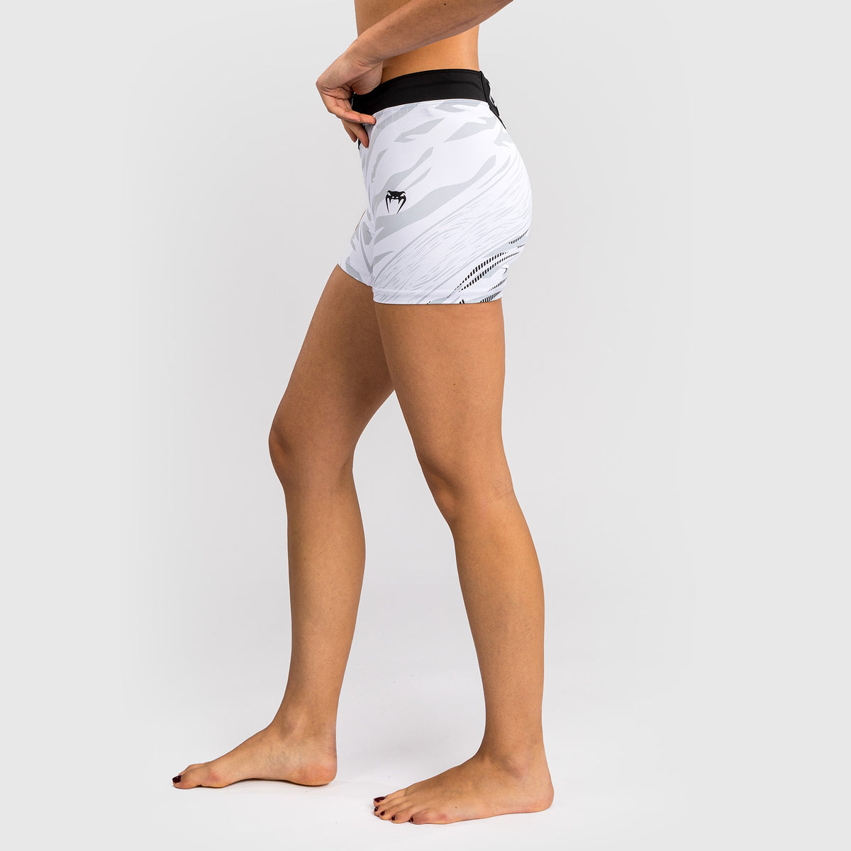 Short de compression pour Femmes UFC Fusion by Venum Authentic Fight Night - Coupe Courte - Blanc - product-type_Shorts de compression