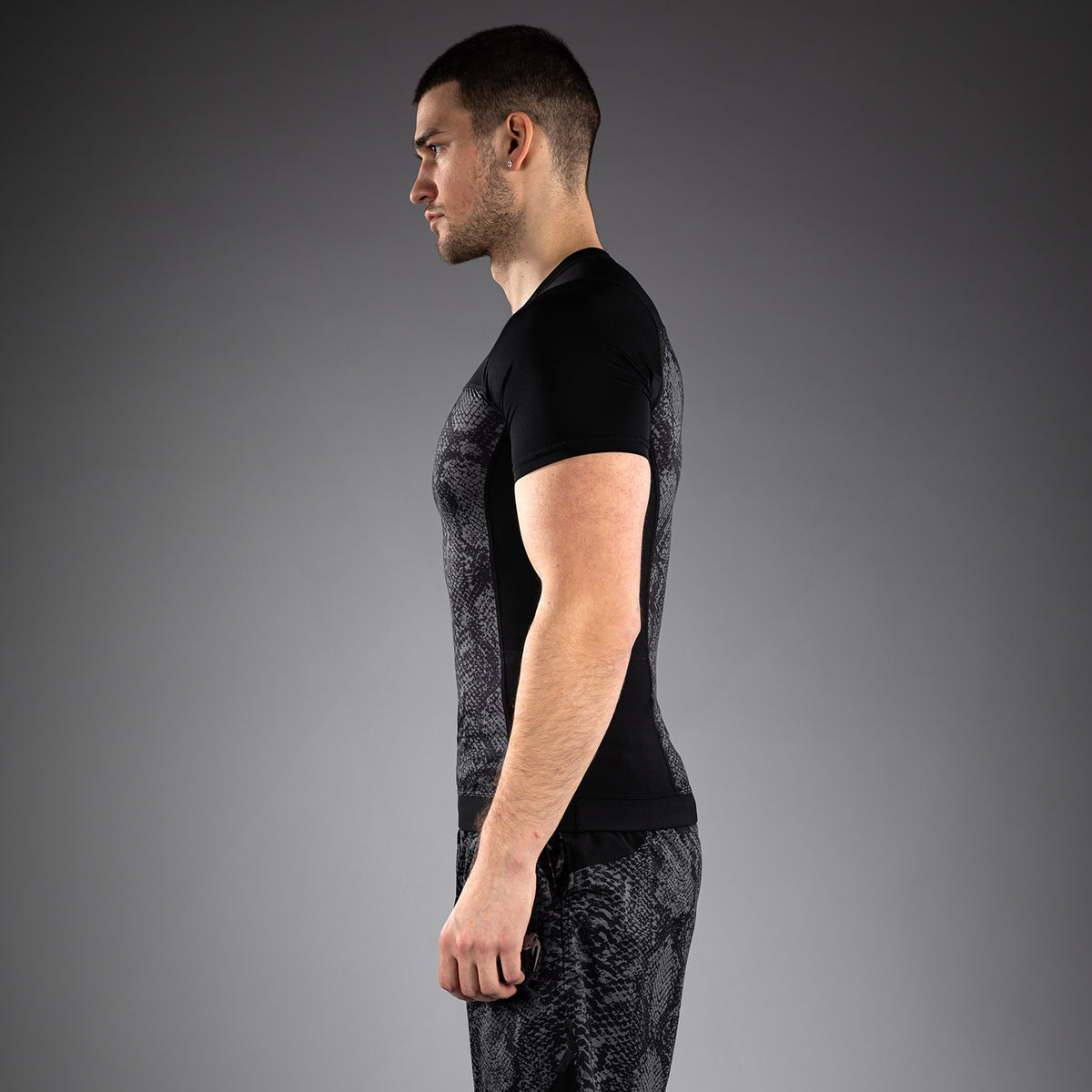 Rashguard à Manches Courtes Venum G-Fit Scales – Noir/Gris Charbon - product-type_T-Shirts de Compression