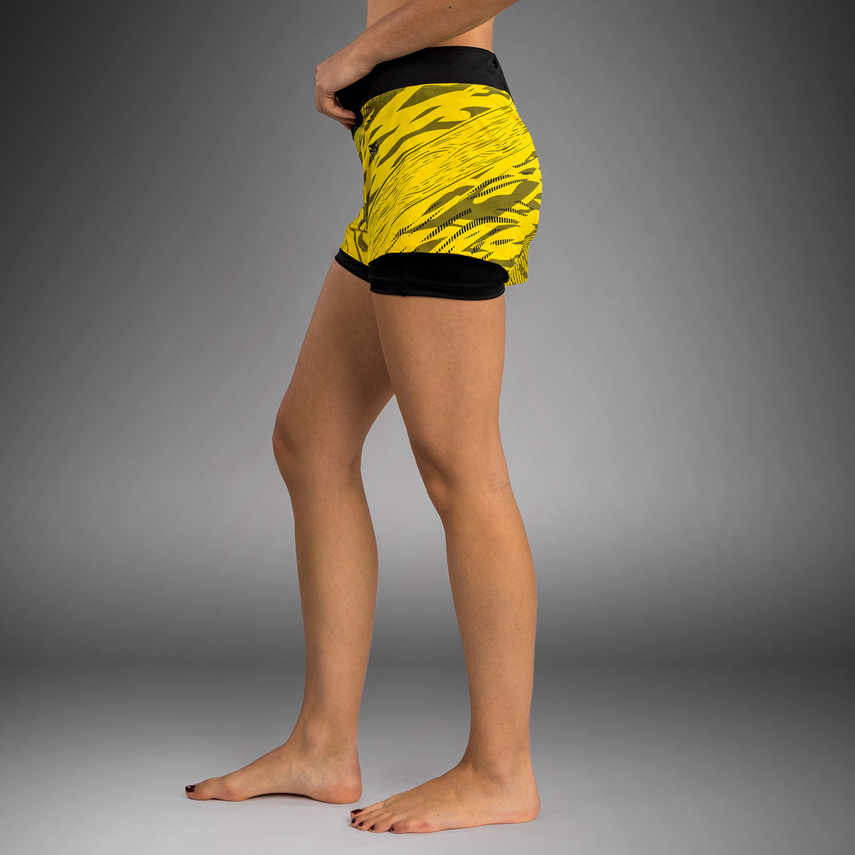 Shorts de Combat pour Femmes UFC Fusion by Venum Authentic Fight Night - Jaune - product-type_Shorts de MMA