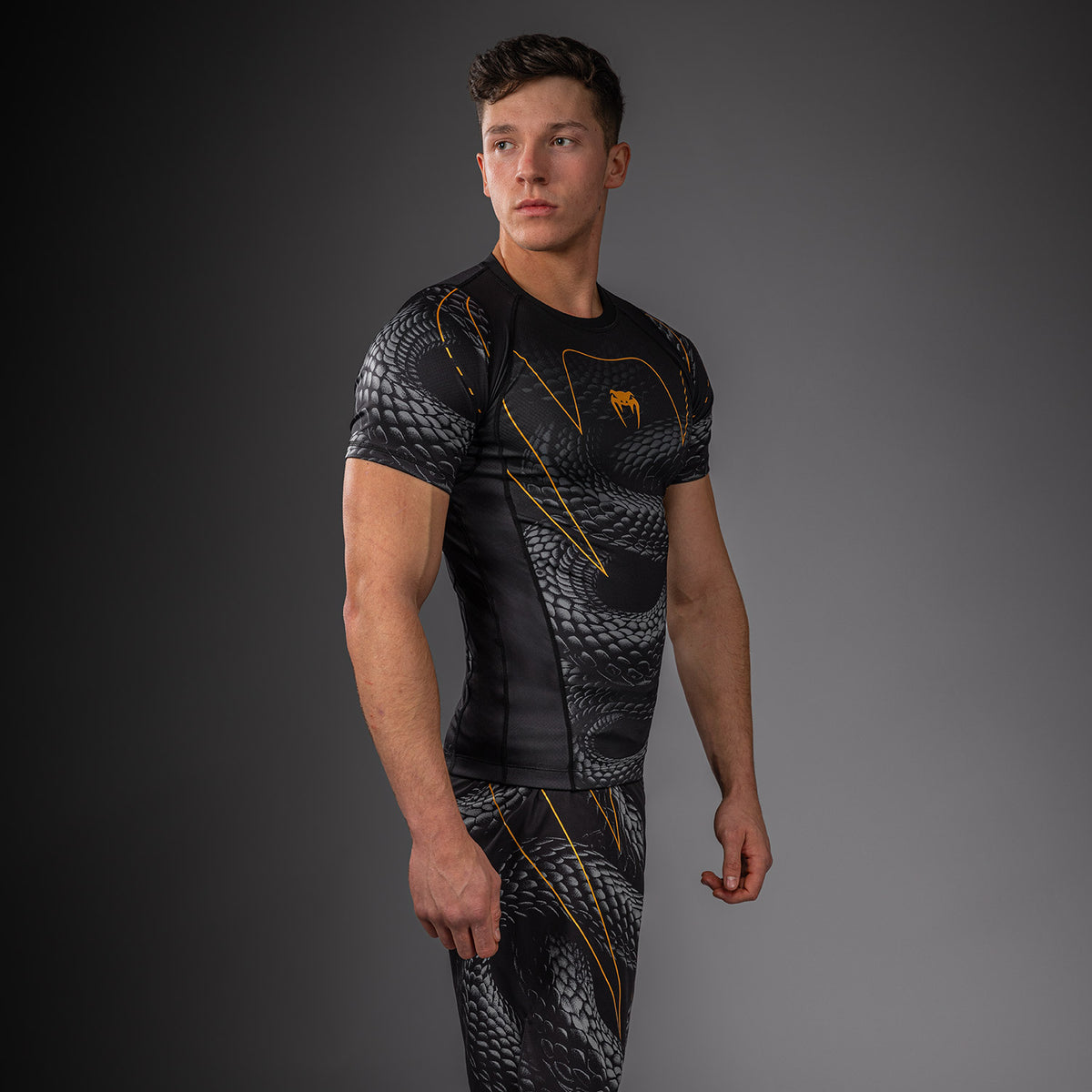 Rashguard à Manches Courtes Venum Matupa - Noir/Gris/Or - product-type_T-Shirts de Compression
