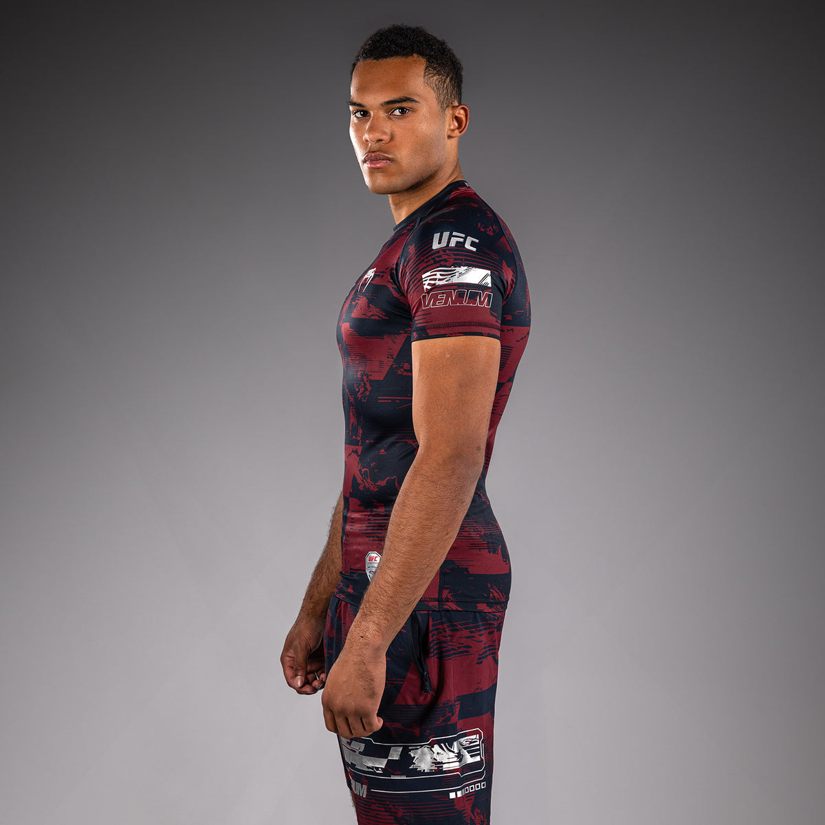Rashguard manches courtes Performance Homme UFC Zenith by Venum Authentic Fight Week - Bleu marine/Bordeaux/Argent - product-type_T-Shirts de Compression