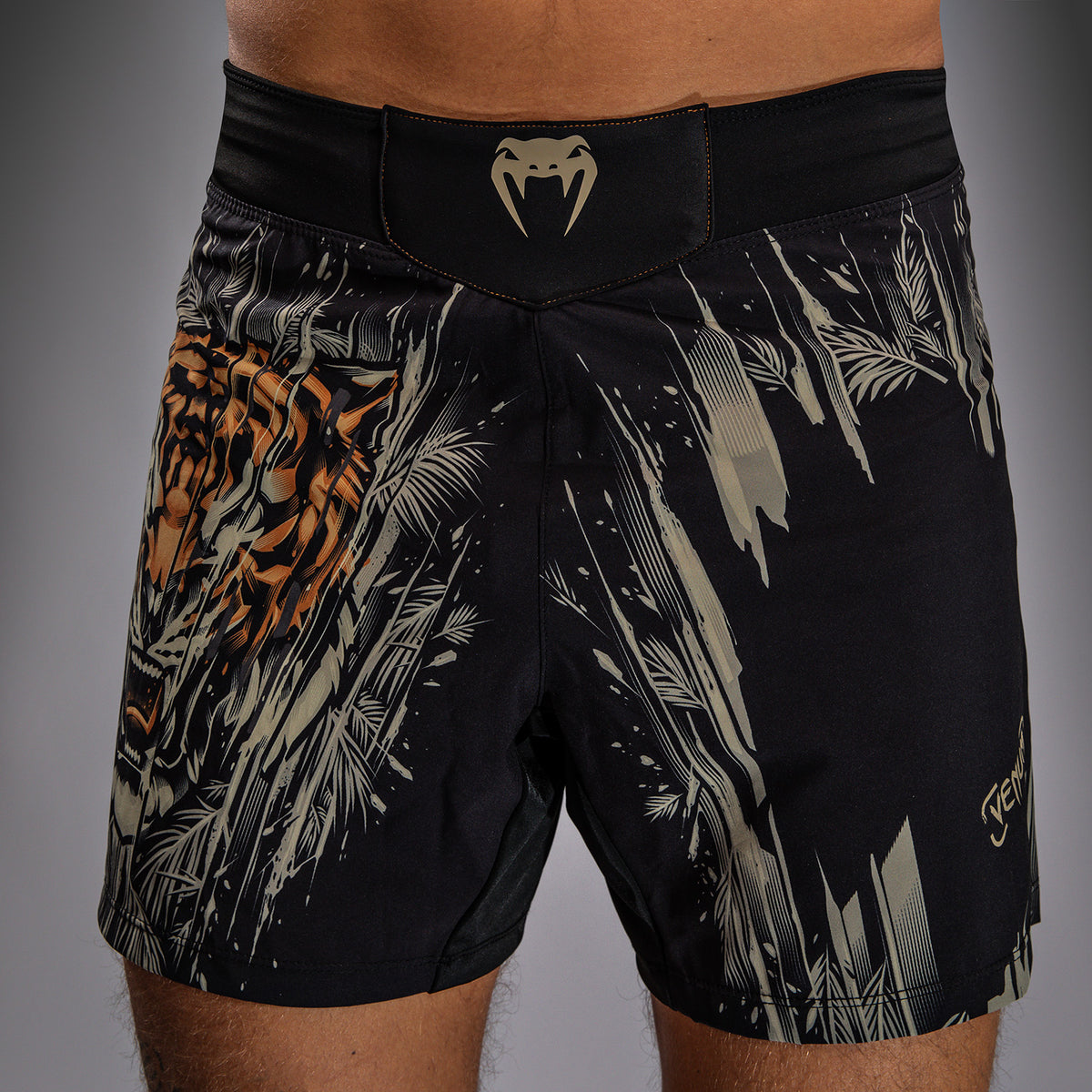 Short de Combat Venum Tiger pour Hommes - Noir/Orange Néon - product-type_Shorts de MMA